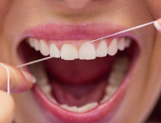 Descubra: Fio dental reduz risco de AVC em até 44%