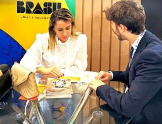 Viagem da Prefeita Daniela Soares à Brasília resulta em recursos para Araruama 